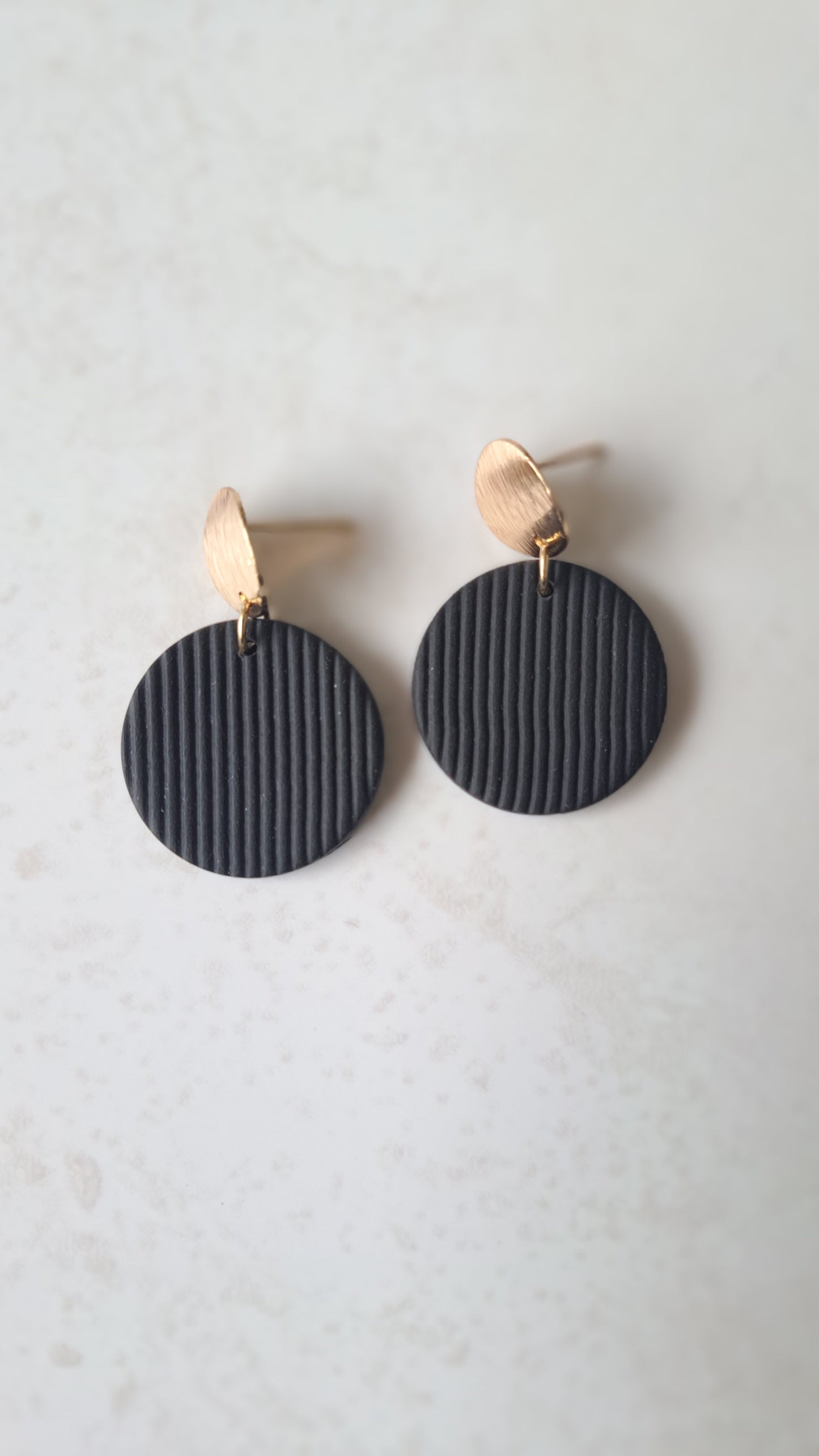 LUNA 2,3 schwarz Rillenprägung/Gold